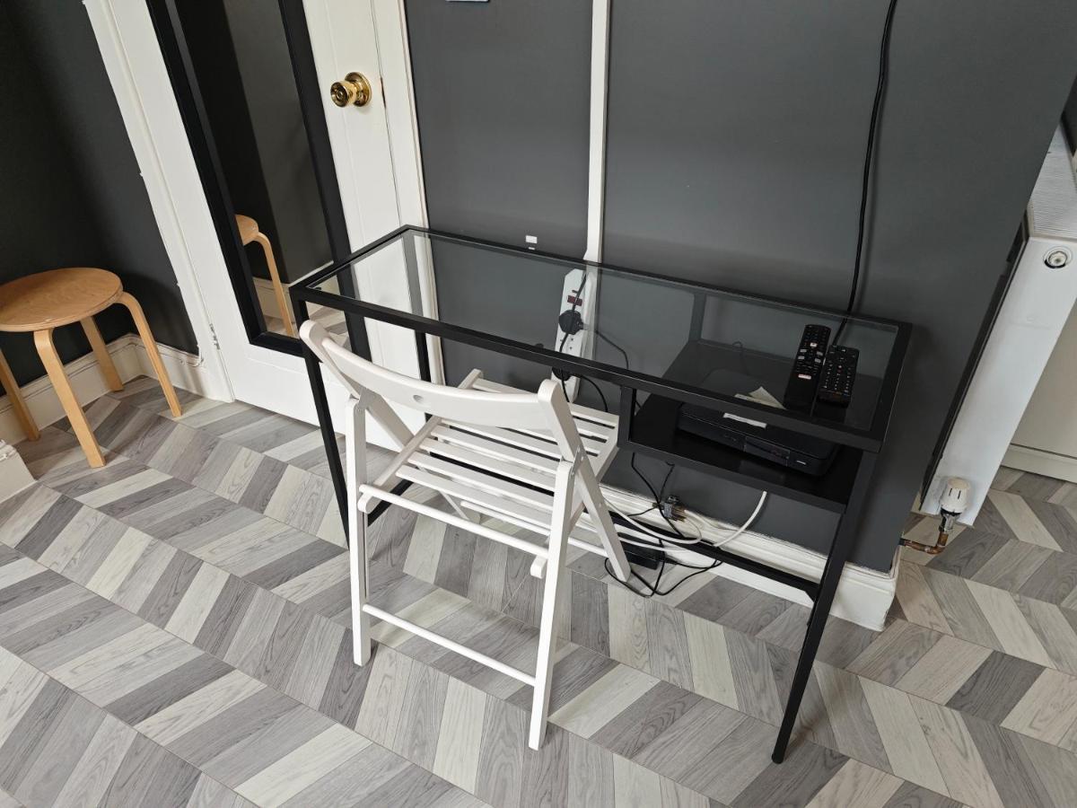 2 Bedroom 2 Bathroom Apartment In Old St - Shoreditch - Zone 1 London Exterior photo