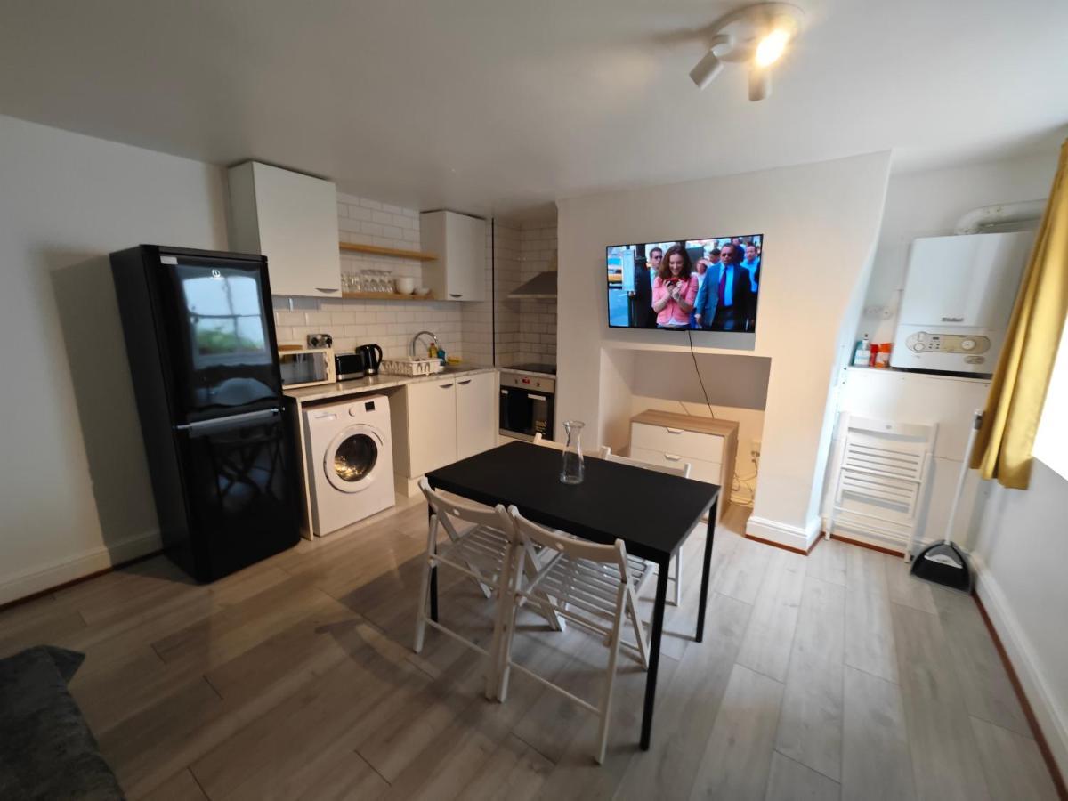 2 Bedroom 2 Bathroom Apartment In Old St - Shoreditch - Zone 1 London Exterior photo